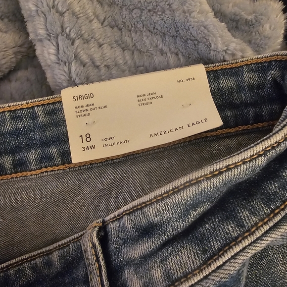 American Eagle Strigid Mom Jeans 👖 - Picture 6 of 9